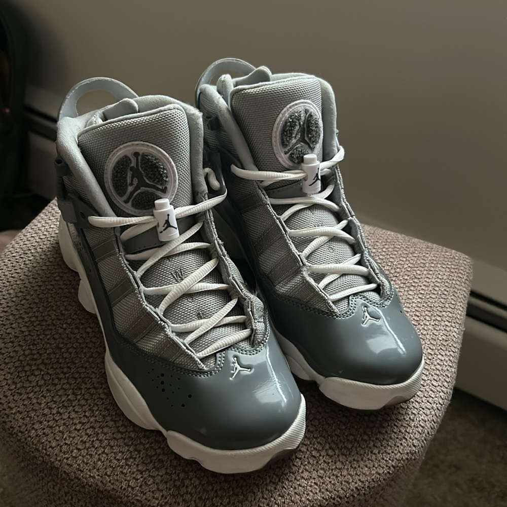 6 rings cool grey Jordan’s 🩶